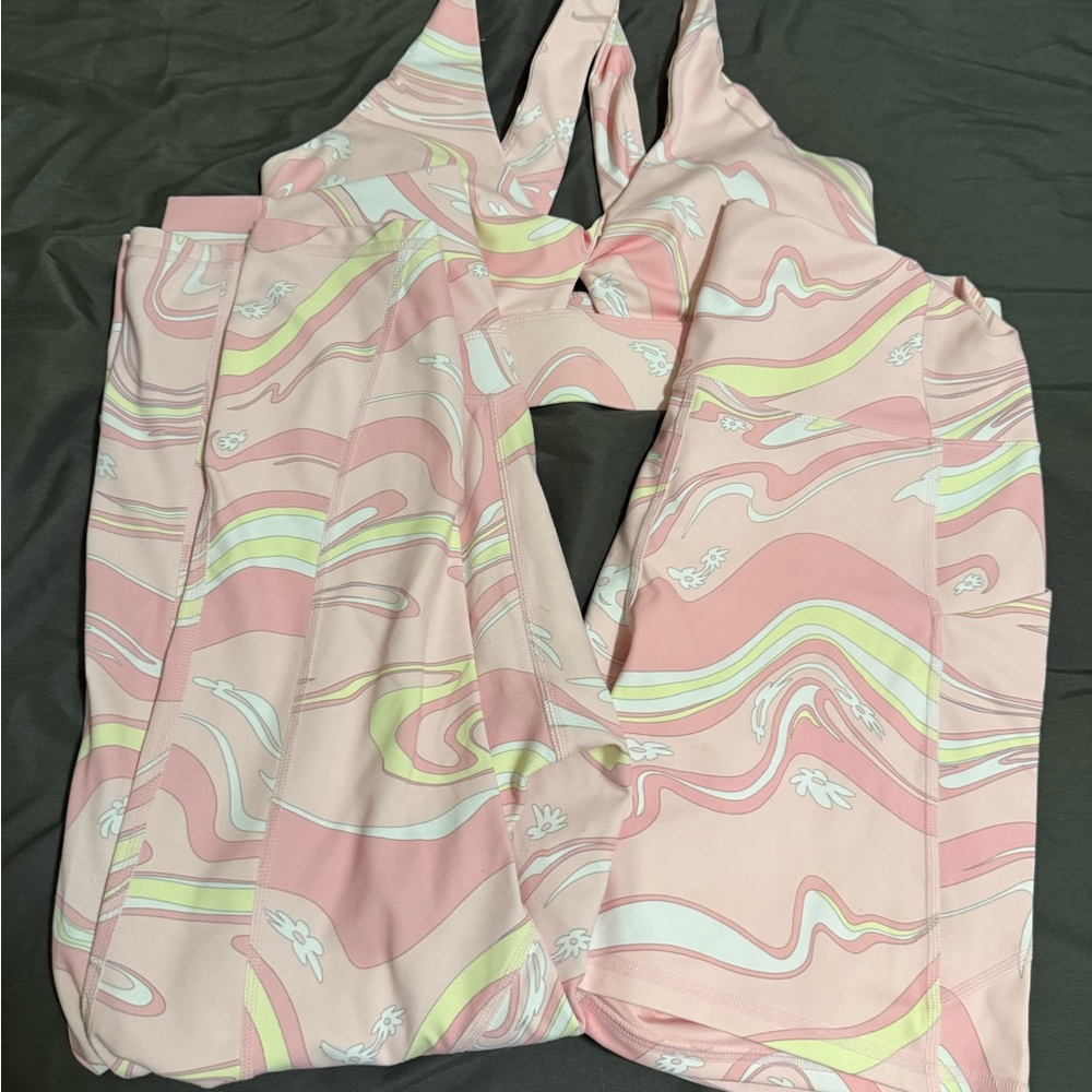 Fabletics Guava Marble Daisy Angle Set Capri Leggings Shorts Sports Bra Set Lot